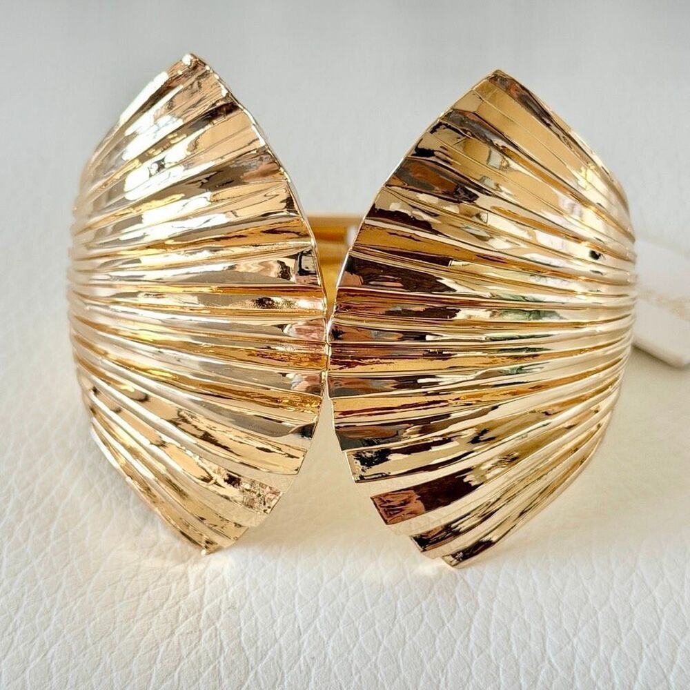 NWT Gorgeous Natasha Gold Tone Cuff Wide Hinged Clam Shell Statement Bracelet